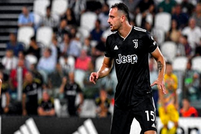 威廉希尔app-尤文图斯防线失误连连，连续遭遇溃败