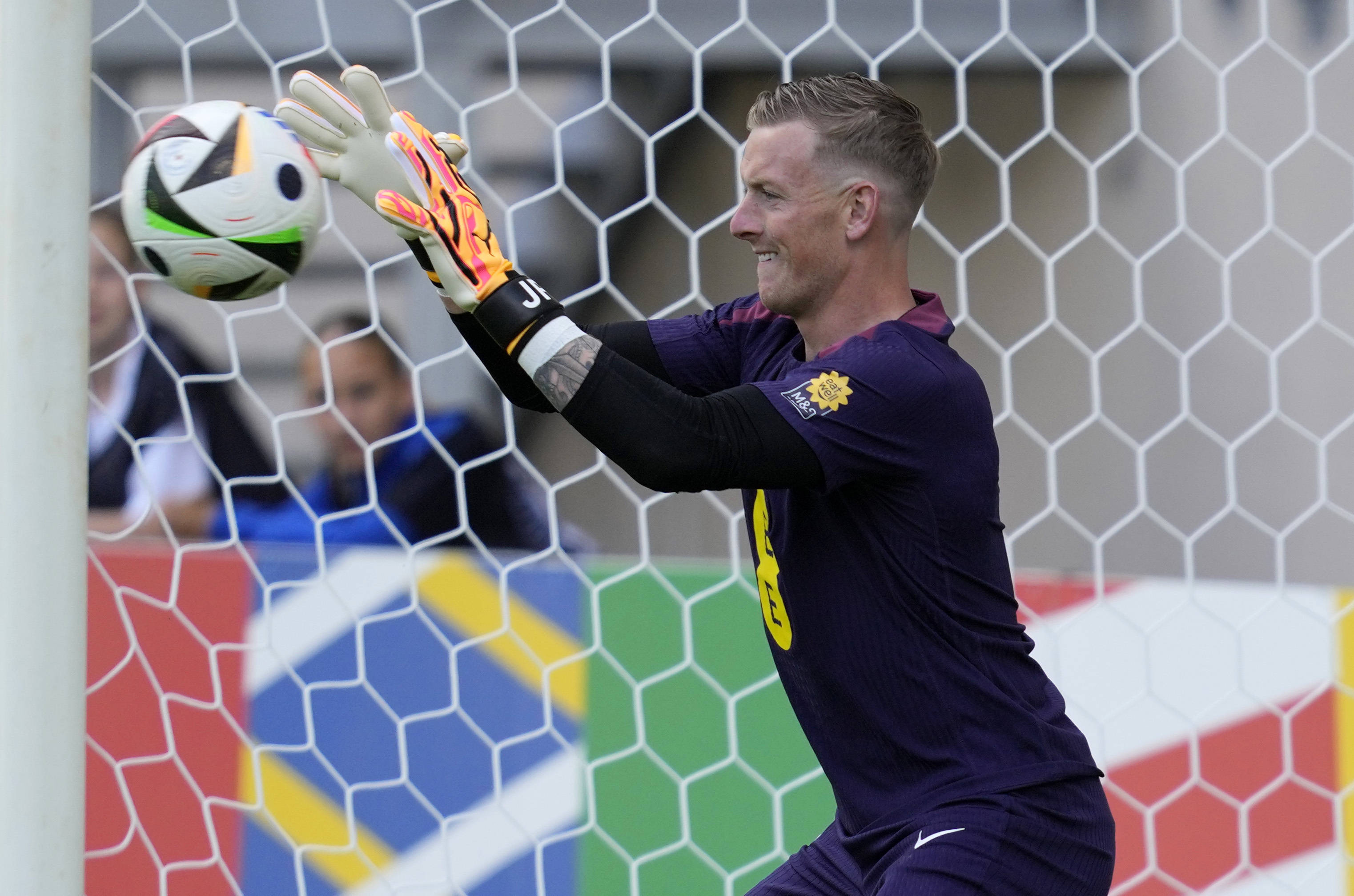 英国威廉希尔-英格兰女足队备战欧洲锦标赛，全力以赴